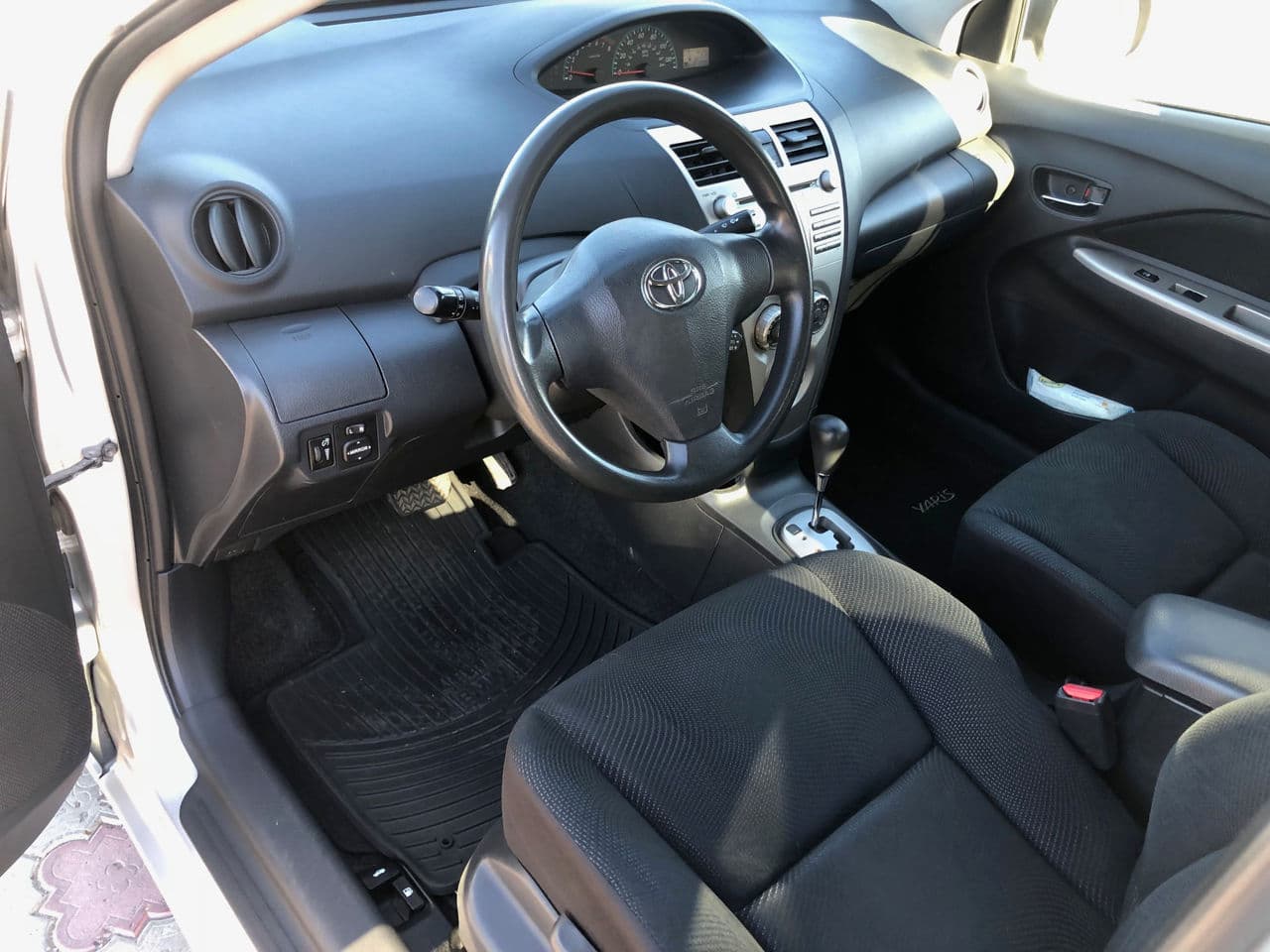 Toyota Yaris 2009 — Миниатюра 7