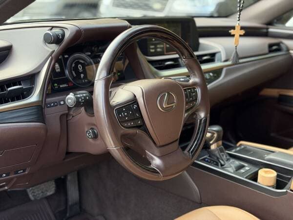 Lexus ES 300h 2021 — Миниатюра 10