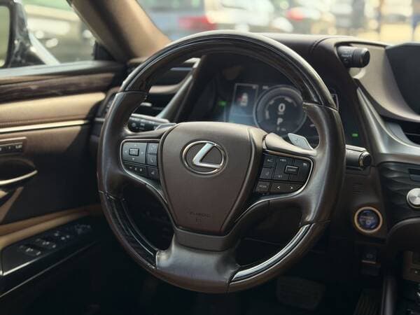 Lexus ES 300h 2021 — Миниатюра 11