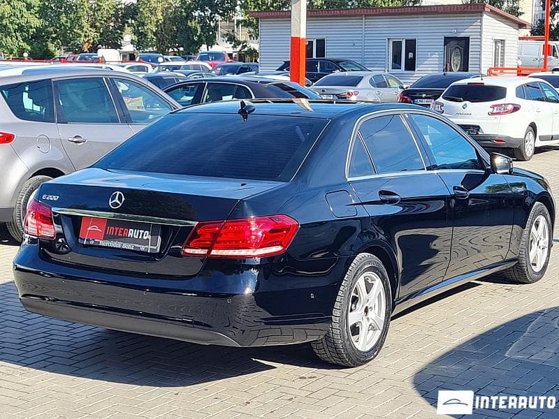 2015 Mercedes E 200 — Miniatură 3
