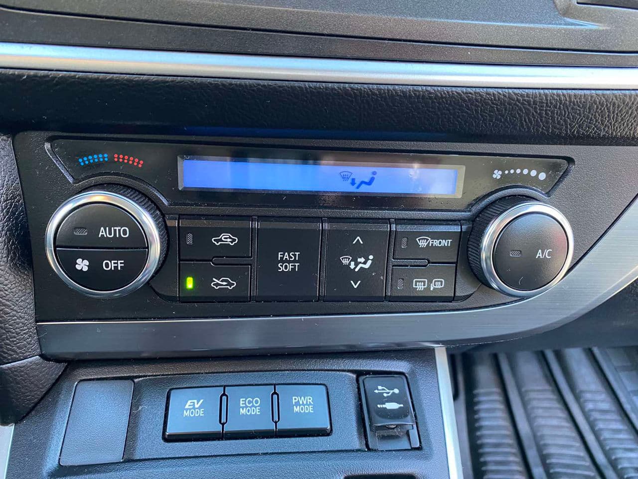 Toyota Auris 2014 — Миниатюра 13