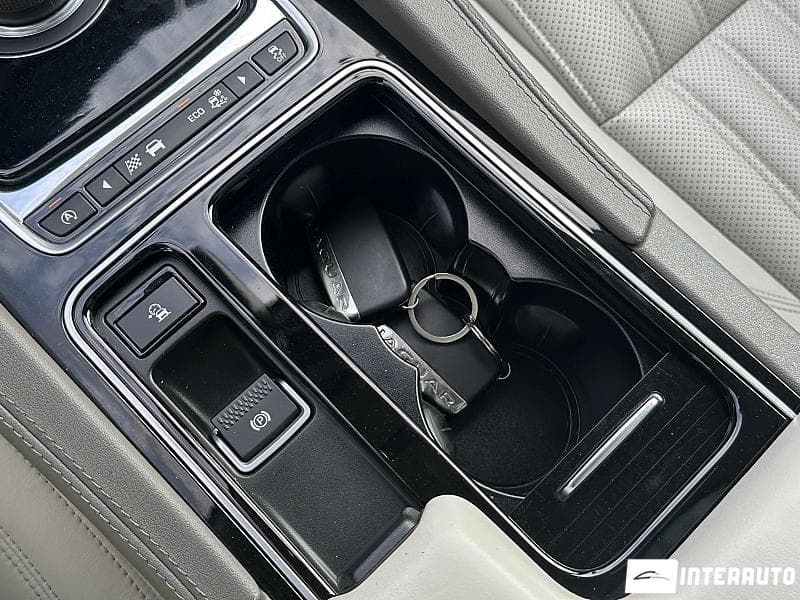 Jaguar F-Pace 2016 — Миниатюра 15