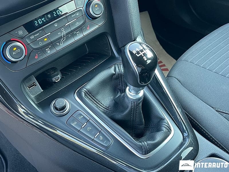2016 Ford Focus — Miniatură 12