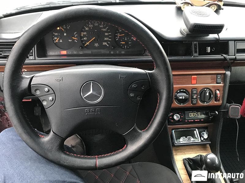 1991 Mercedes E 200 — Miniatură 9