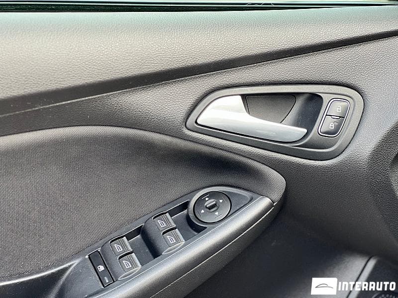 2017 Ford Focus — Miniatură 6