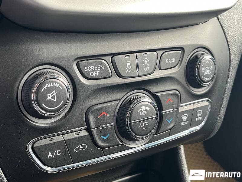 2016 Jeep Cherokee — Miniatură 10