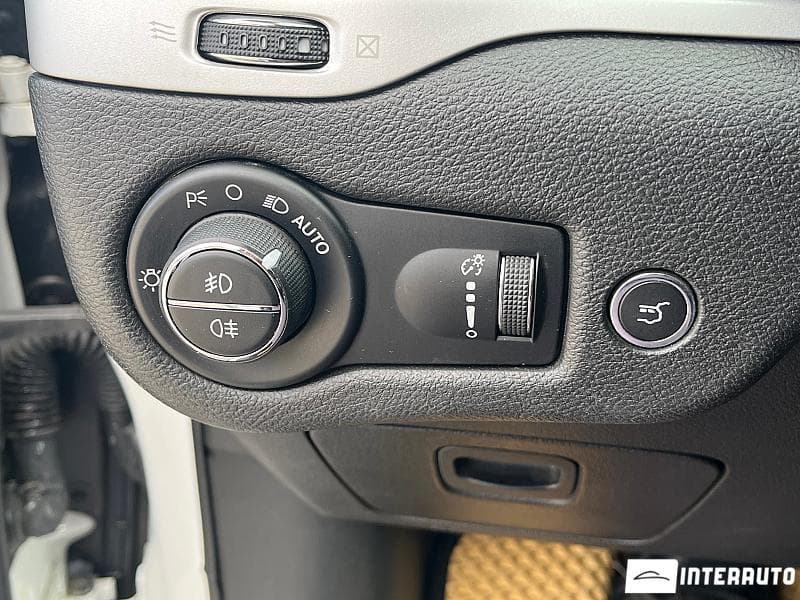 2016 Jeep Cherokee — Miniatură 14