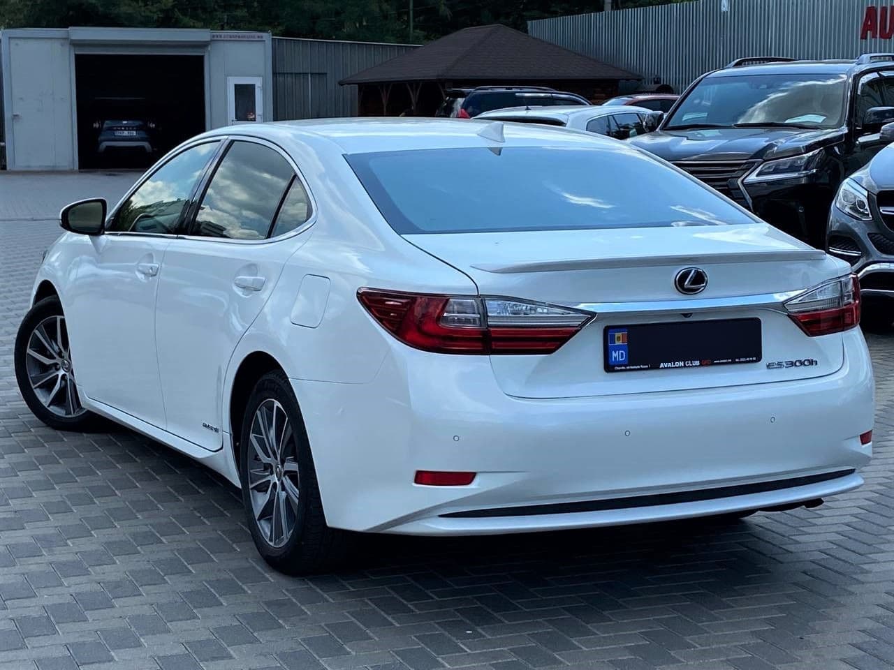 Lexus ES 300h 2016 — Миниатюра 2