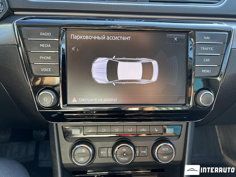 2017 Skoda Superb — Miniatură 15