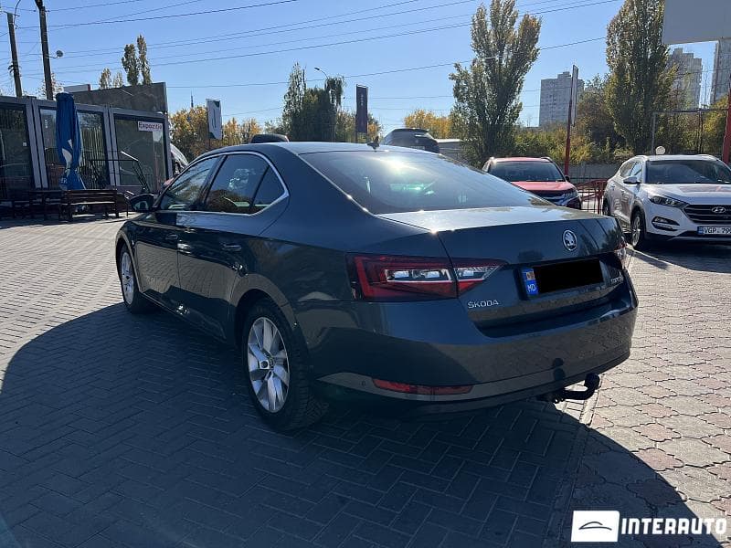 2017 Skoda Superb — Miniatură 6