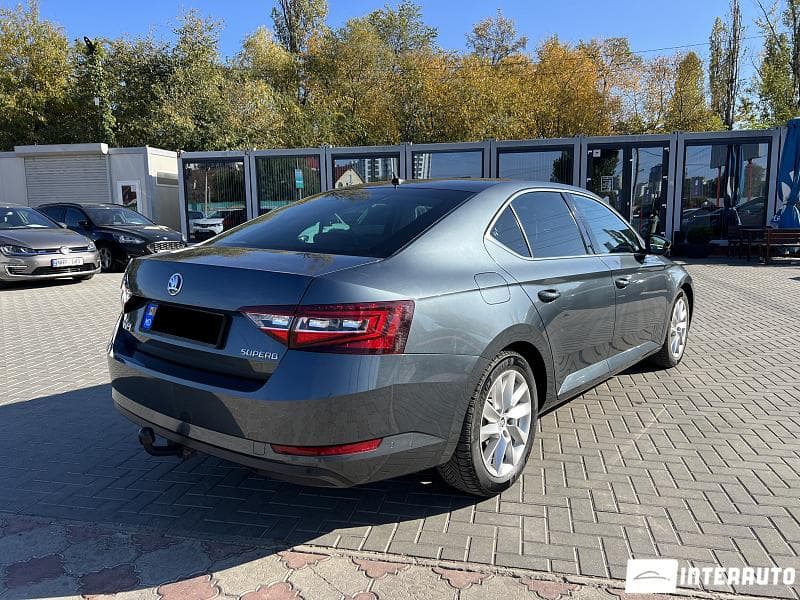 2017 Skoda Superb — Miniatură 4