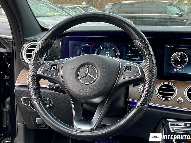 2017 Mercedes E 220 — Miniatură 12