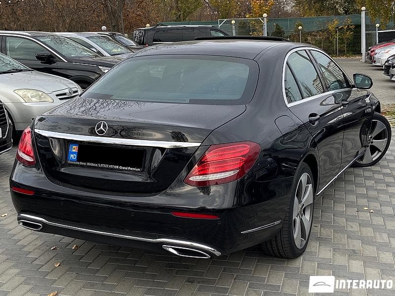 2017 Mercedes E 220 — Miniatură 3