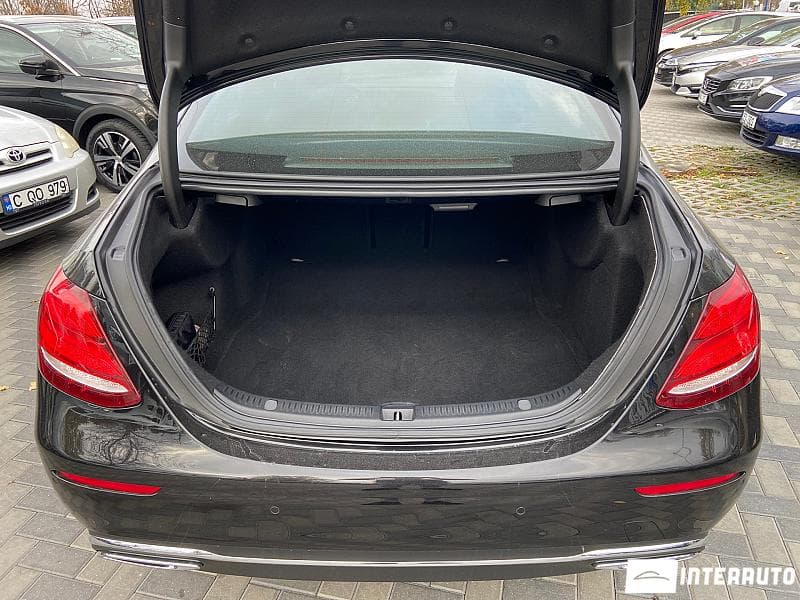 2017 Mercedes E 220 — Miniatură 5