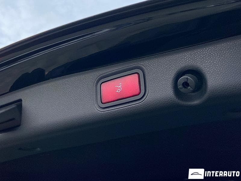 2017 Mercedes E 220 — Miniatură 6
