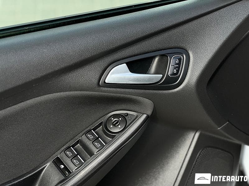 2016 Ford Focus — Miniatură 6