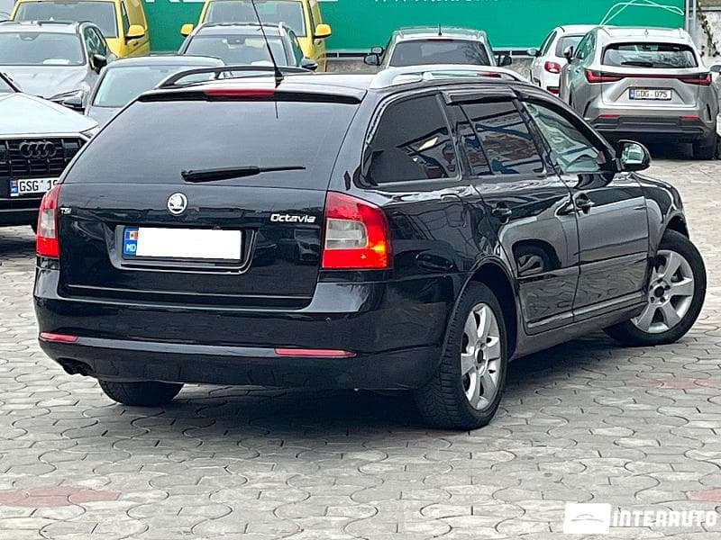 2010 Skoda Octavia — Miniatură 3