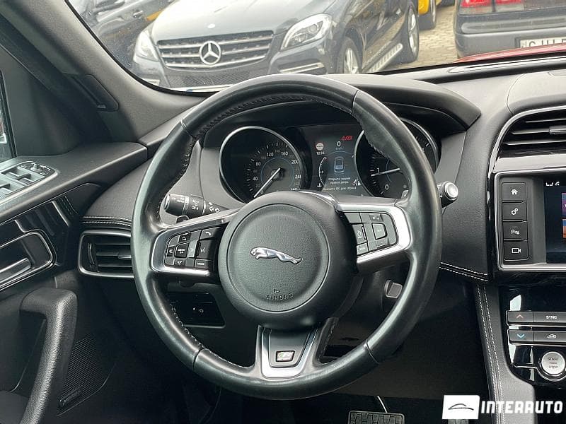 2016 Jaguar F-Pace — Miniatură 13