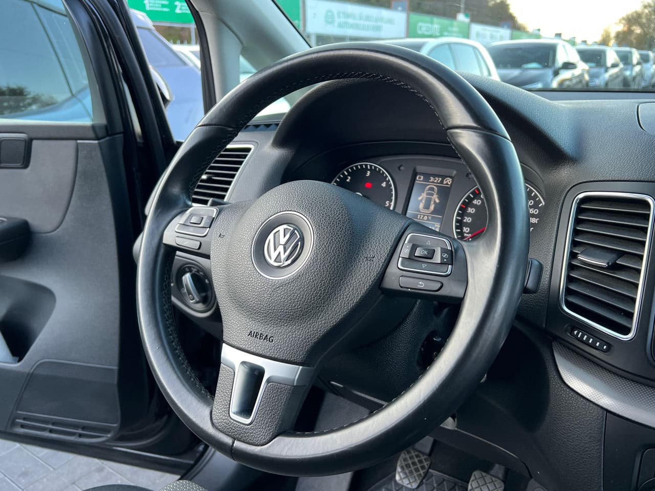 Volkswagen Sharan 2012 — Миниатюра 10
