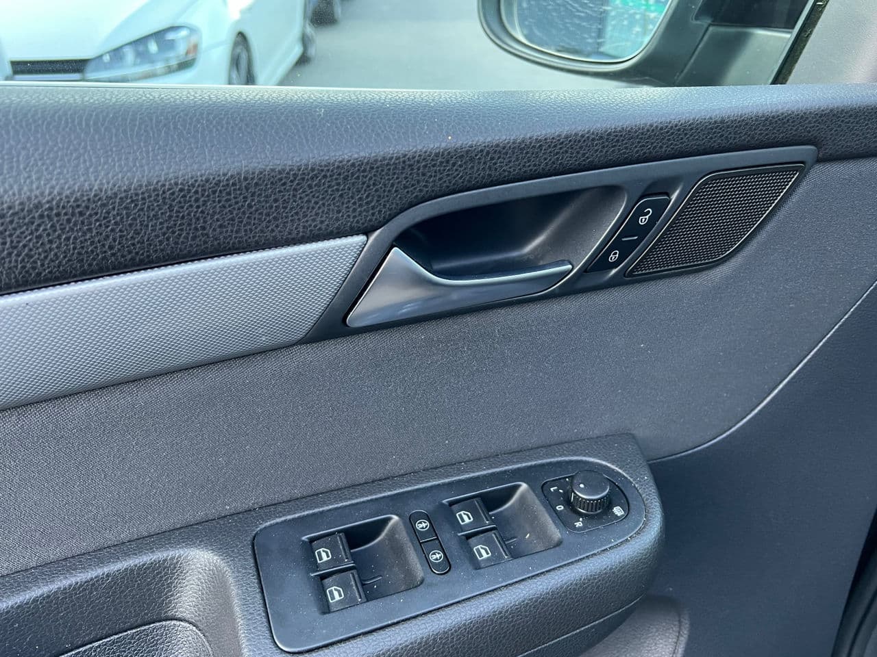 Volkswagen Sharan 2012 — Миниатюра 16