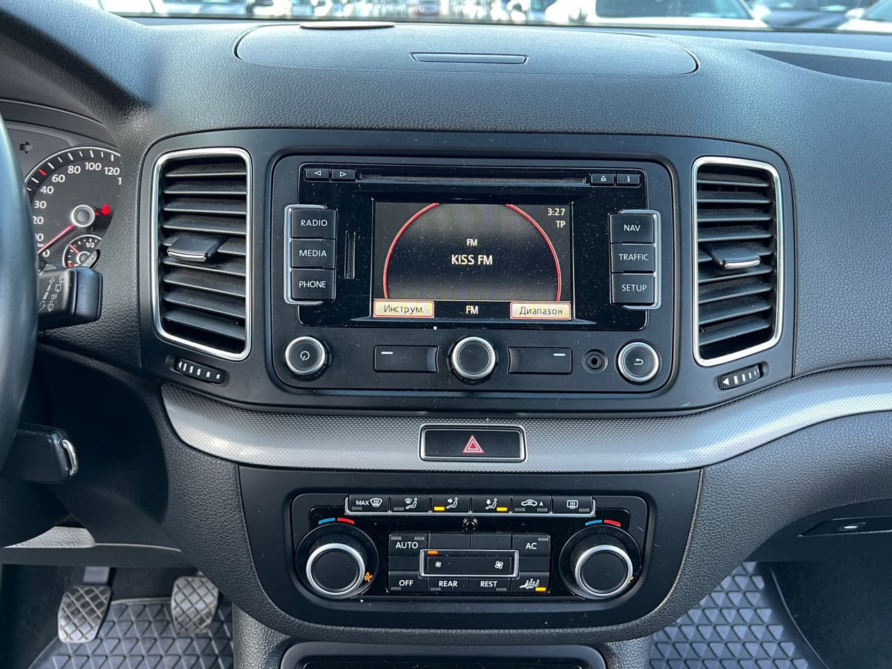 Volkswagen Sharan 2012 — Миниатюра 12