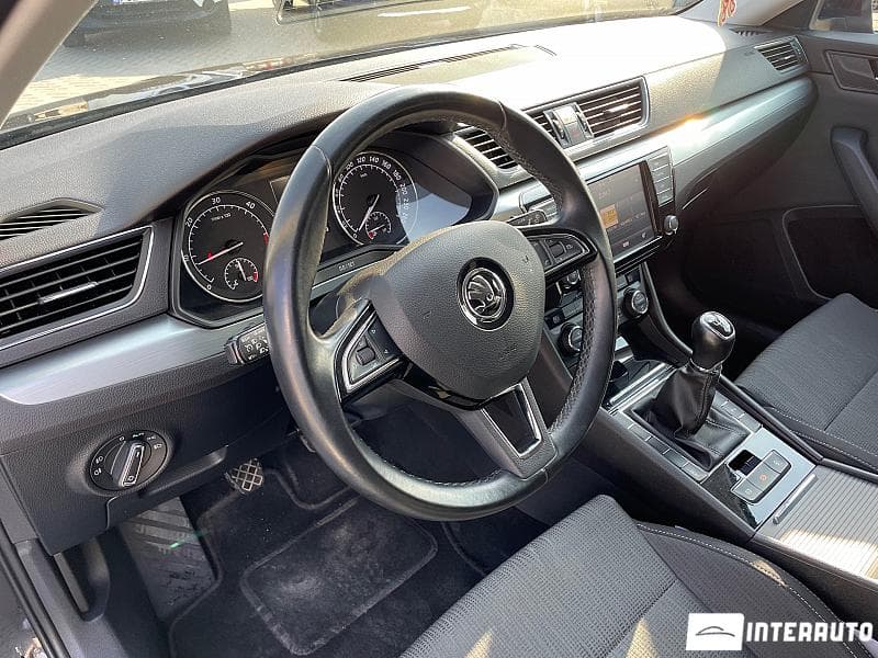 2016 Skoda Superb — Miniatură 10