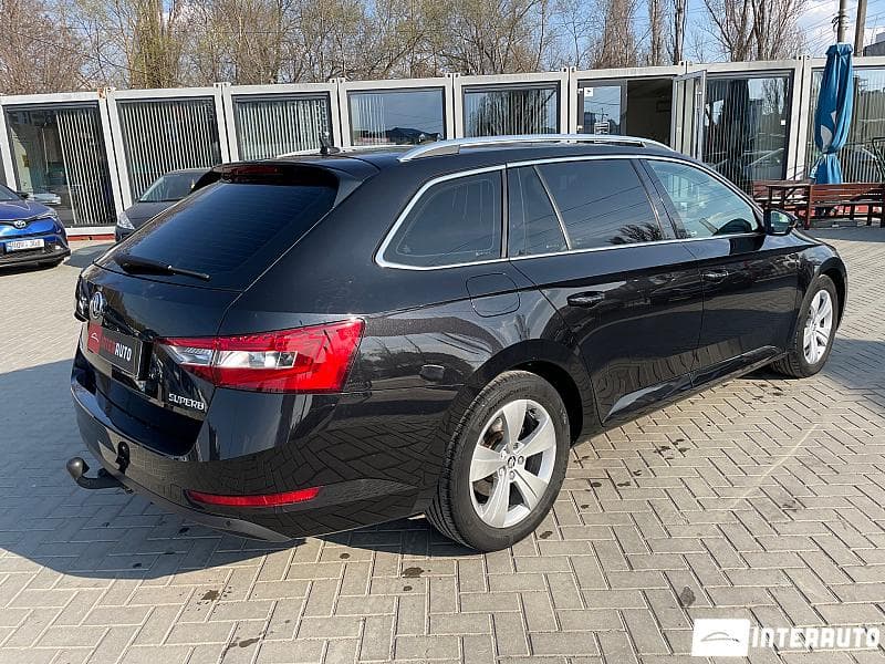 2016 Skoda Superb — Miniatură 4