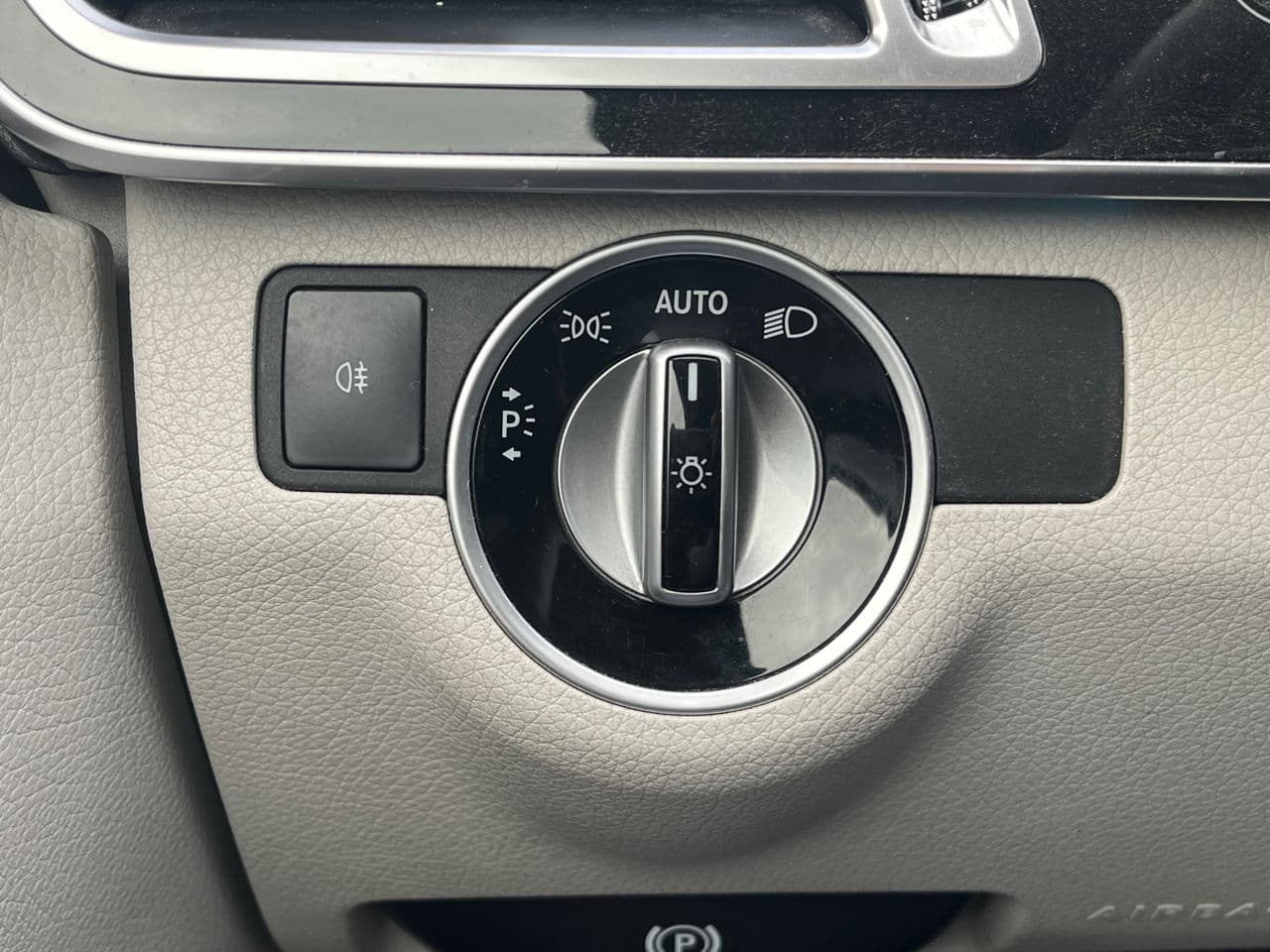 Mercedes E 220 2013 — Миниатюра 12