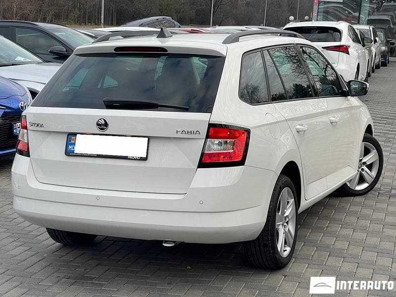 2015 Skoda Fabia — Miniatură 4