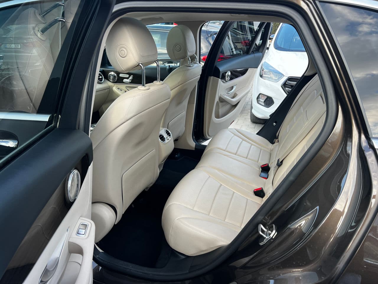 2016 Mercedes GLC 300 — Miniatură 16