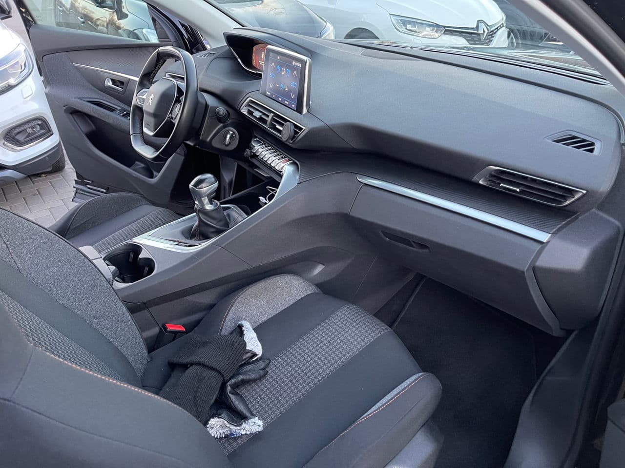 Peugeot 5008 2017 — Миниатюра 16