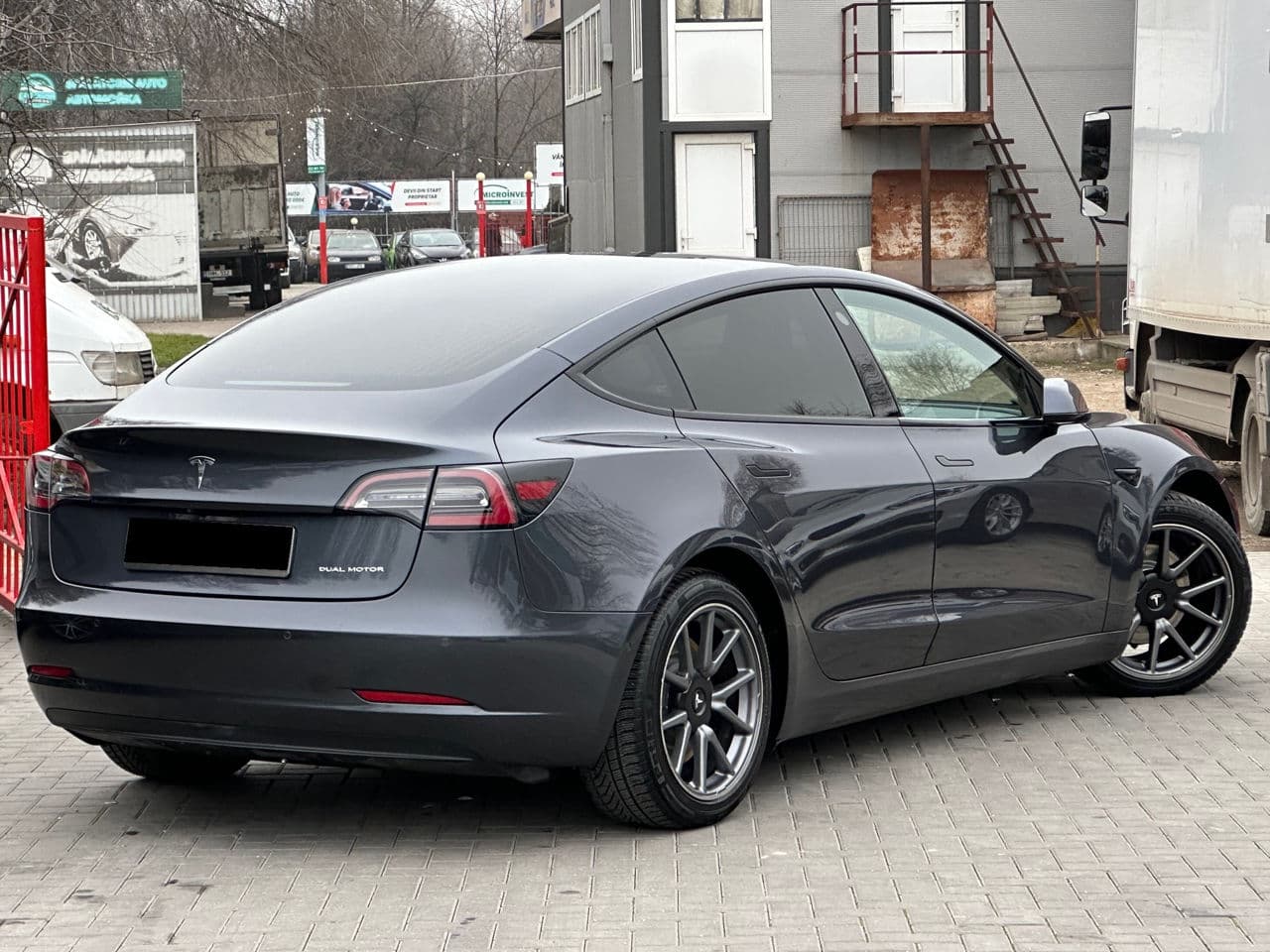 Tesla Model 3 2019 — Миниатюра 3
