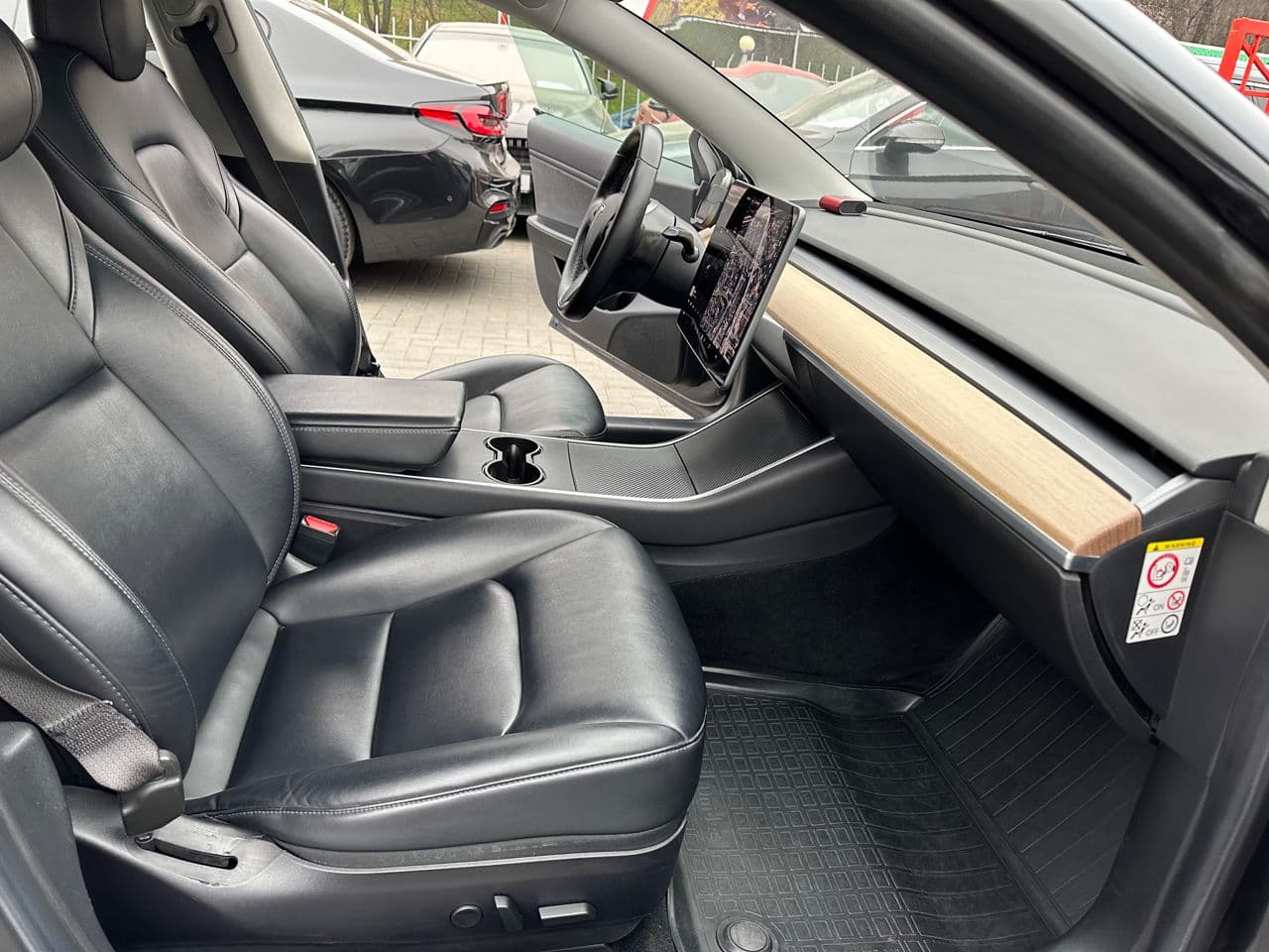 Tesla Model 3 2019 — Миниатюра 13