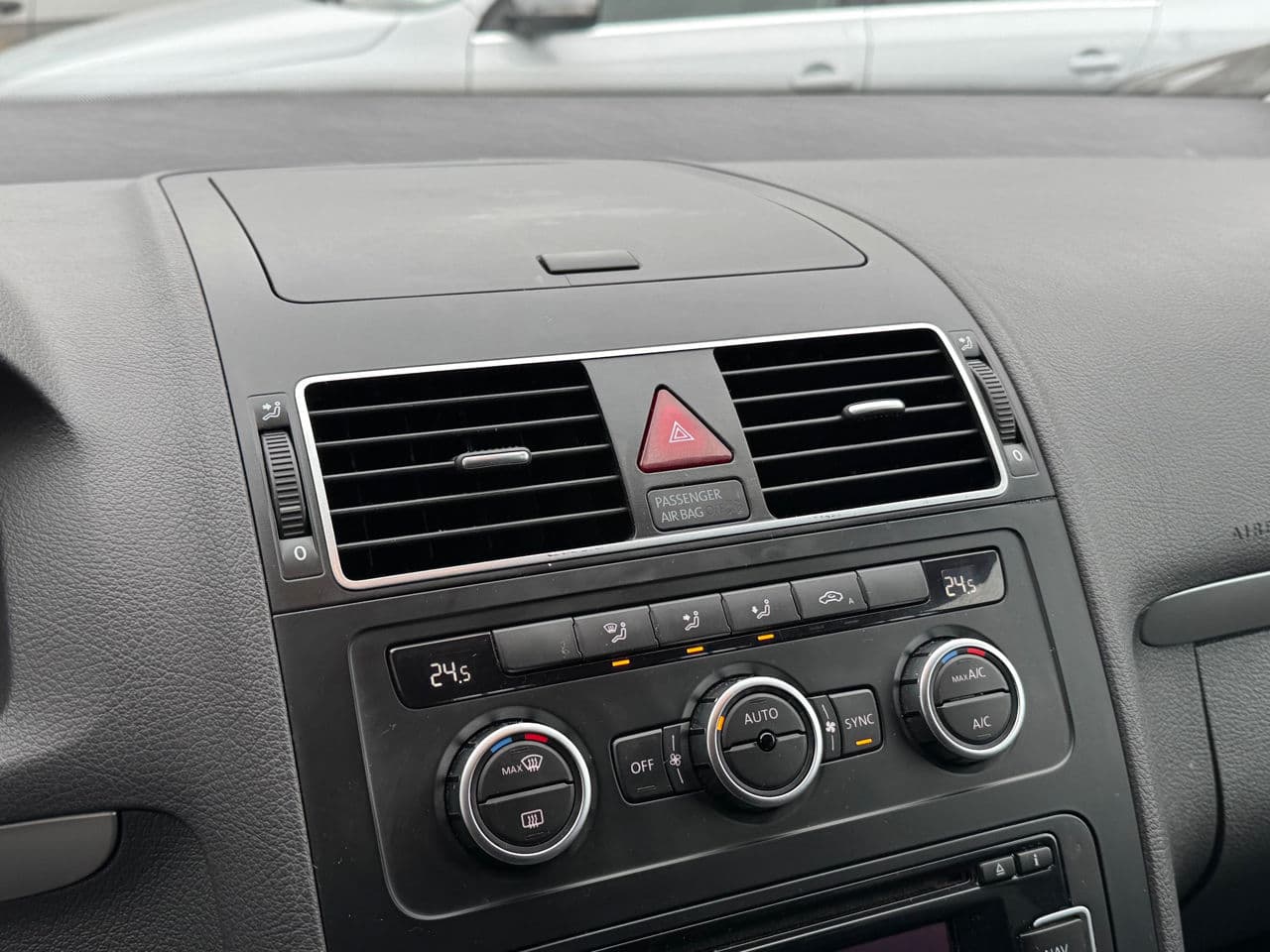 Volkswagen Touran 2012 — Миниатюра 9