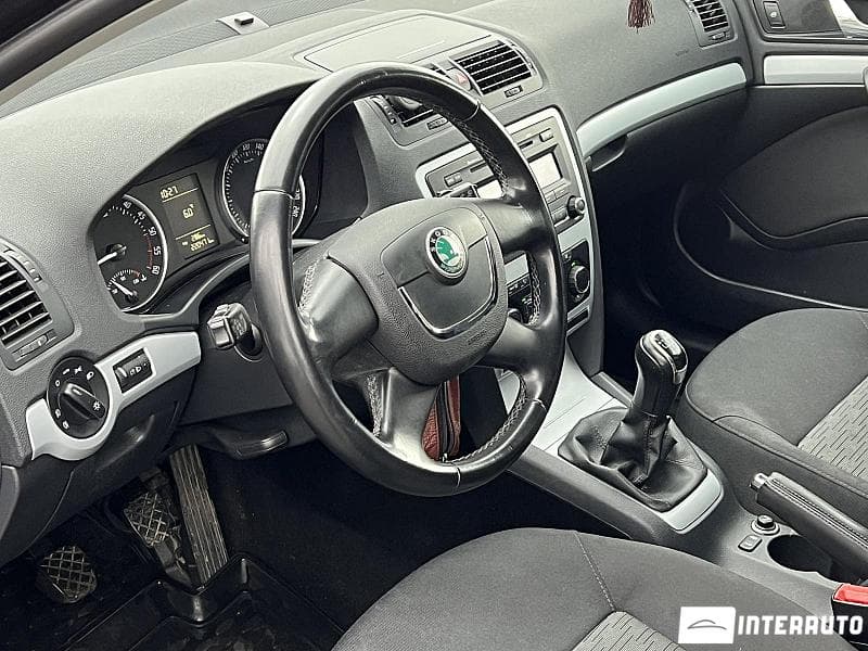 2010 Skoda Octavia — Miniatură 7