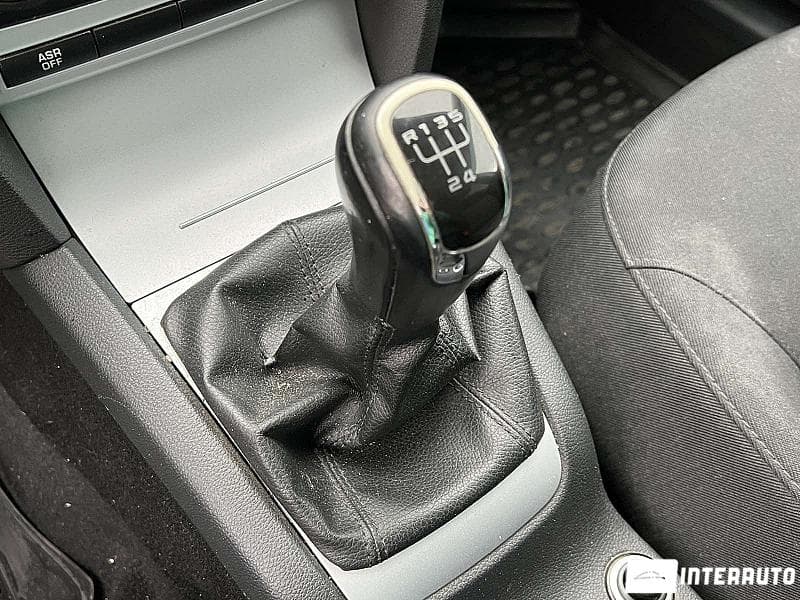 2010 Skoda Octavia — Miniatură 12