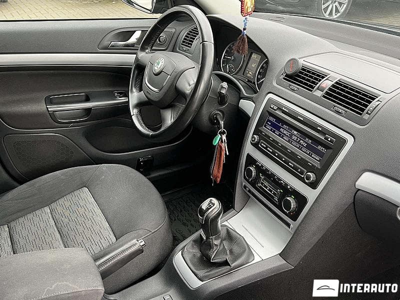 2010 Skoda Octavia — Miniatură 16
