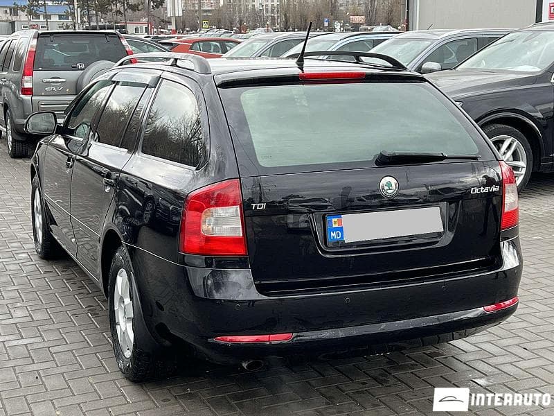 2010 Skoda Octavia — Miniatură 4