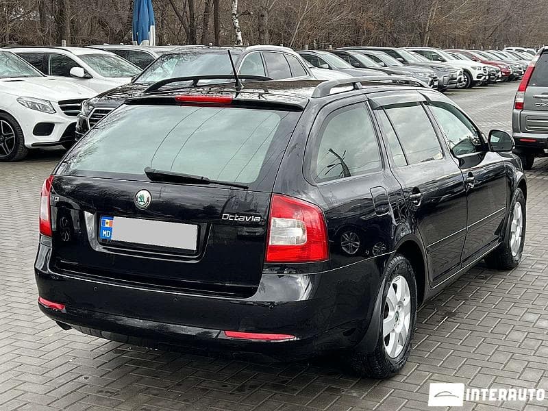 2010 Skoda Octavia — Miniatură 3