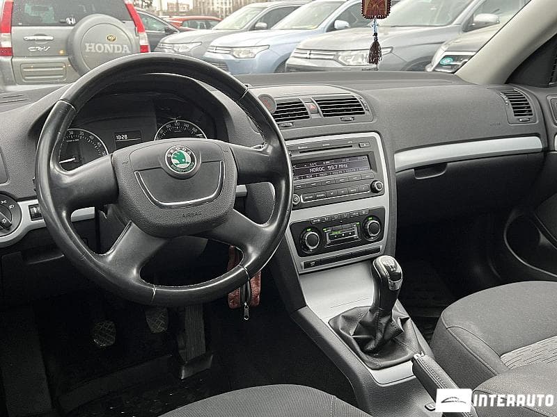 2010 Skoda Octavia — Miniatură 5