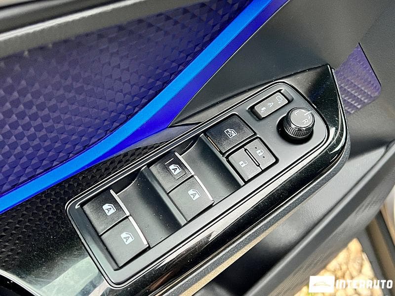 2017 Toyota C-HR — Miniatură 13