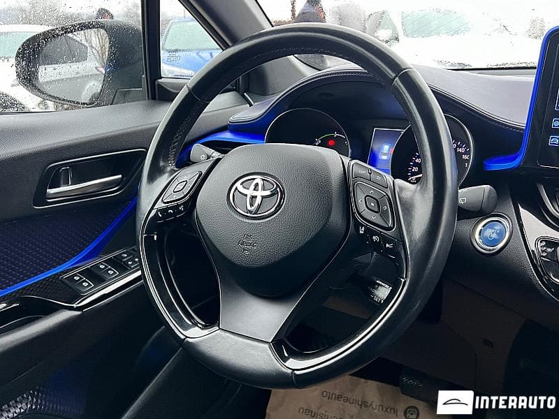 2017 Toyota C-HR — Miniatură 8