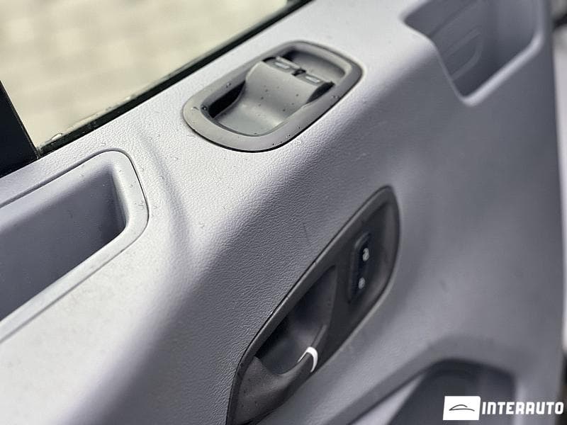 2016 Ford Transit — Miniatură 16