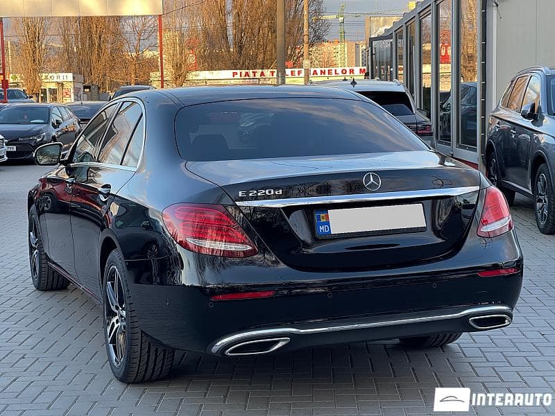 2017 Mercedes E 220 — Miniatură 4