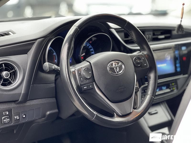 2016 Toyota Auris — Miniatură 7