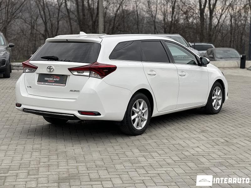 2016 Toyota Auris — Miniatură 2