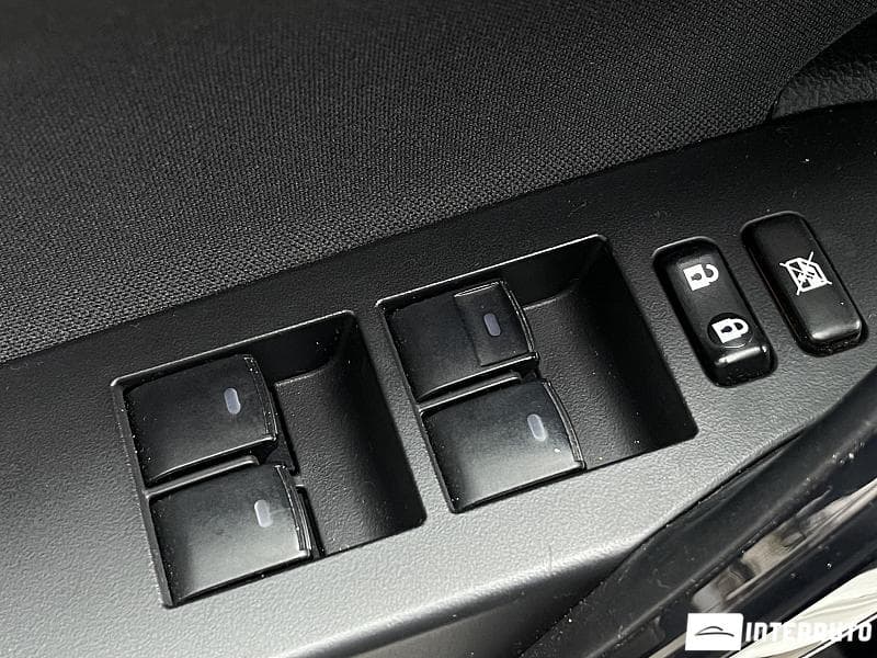 2016 Toyota Auris — Miniatură 8