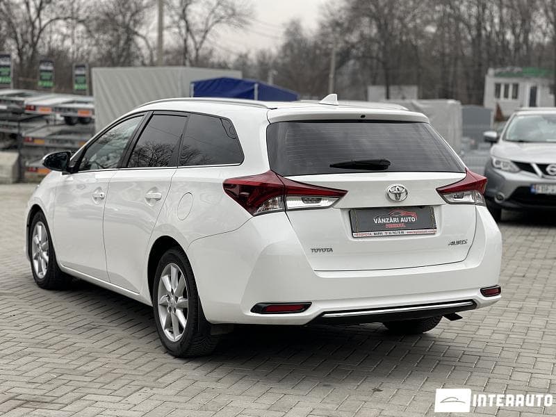 2016 Toyota Auris — Miniatură 6