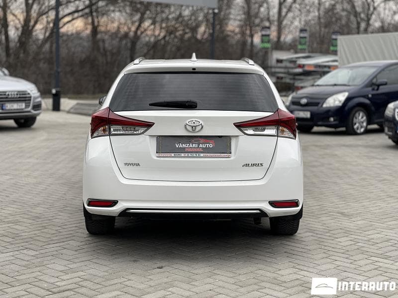 2016 Toyota Auris — Miniatură 4