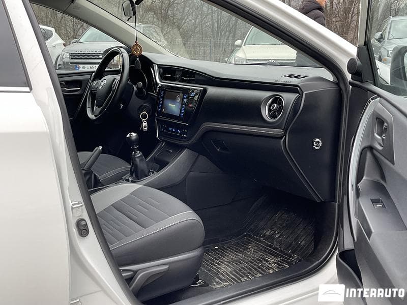 2016 Toyota Auris — Miniatură 18